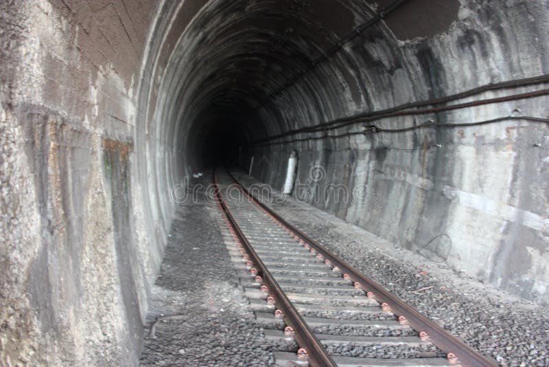 Banco de imagens : caminho, horizonte, Pista, estrada de ferro, viagem,  distância, veículo, Infinito, silêncio, faixa, Trilhos, viajando,  esperança, destino, Travessas, trilhos de trem, transporte ferroviário,  ilusão, Material circulante, Estrutura não