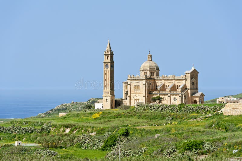 Santuario de bendecido virgen de el único es un romano católico parroquial iglesia menor basílica (en 1932), con encuentra más cercano municipio de sobre el isla de, hermana isla de.