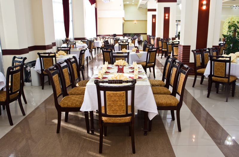 Tabela de jantar no restaurante imagem de stock royalty free Tabela de jantar no restaurante imagem de stock royalty free