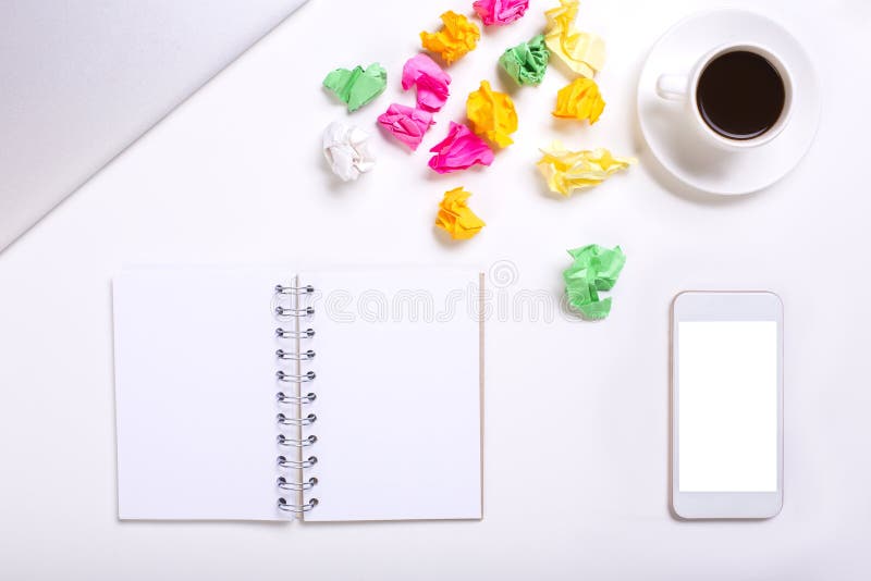 Tabela desarrumado do escritório imagem de stock