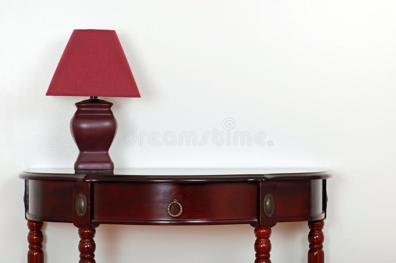 Tabelle mit roter Lampe