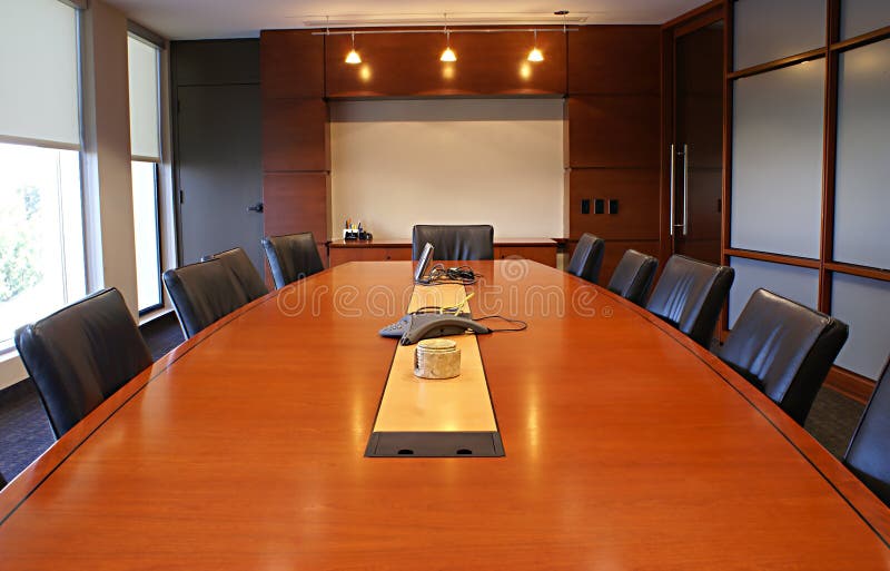 Table de corporation de salle du conseil d'administration avec des présidences.