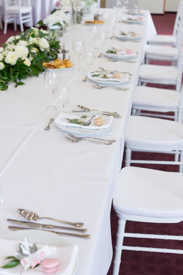 Table de fantaisie mise pour un mariage photo stock Table de fantaisie mise pour un mariage photo stock