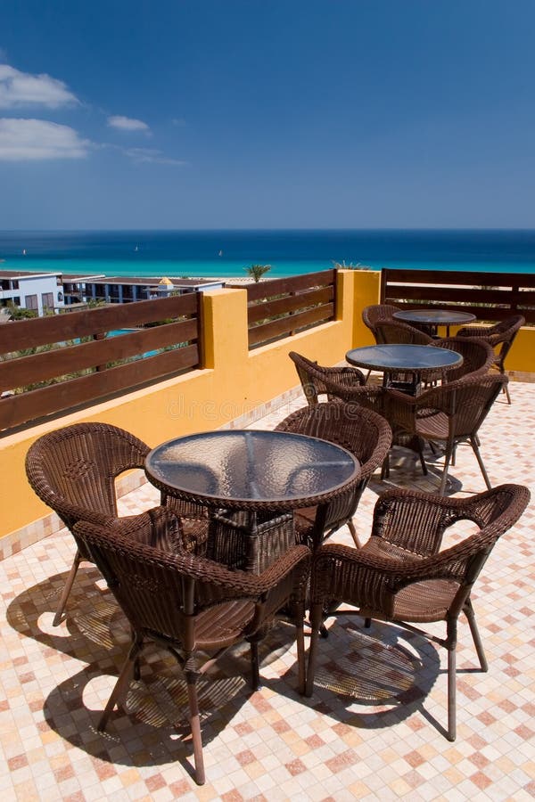 Table with rattan chairs2