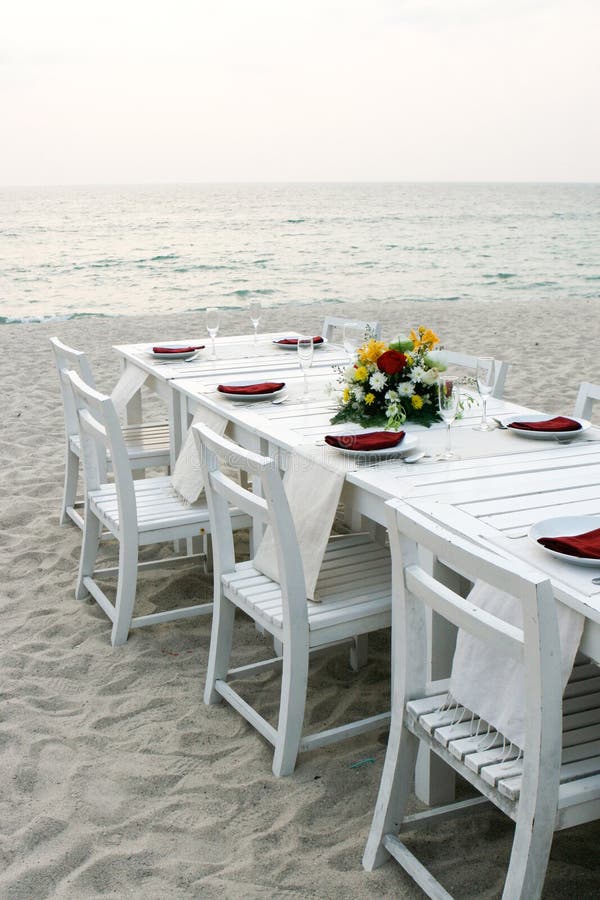 Elegant table setting at a wedding reception on the beach. Serene beach atmosphere stock images, royalty-free photos and pictures