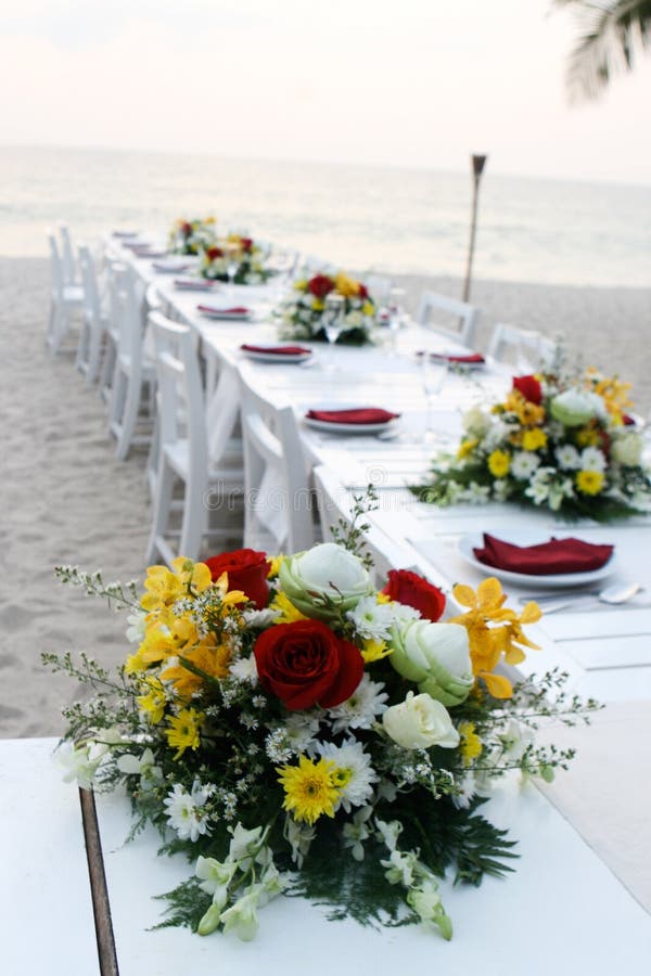 Elegant table setting at a wedding reception on the beach. Serene beach atmosphere stock images, royalty-free photos and pictures