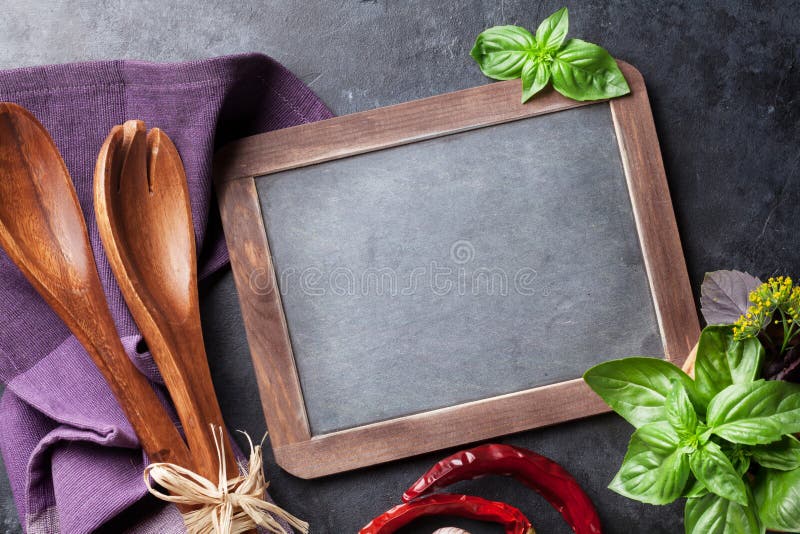 Tableau noir pour vos herbes des textes et de jardin photo libre de droits Tableau noir pour vos herbes des textes et de jardin photo libre de droits
