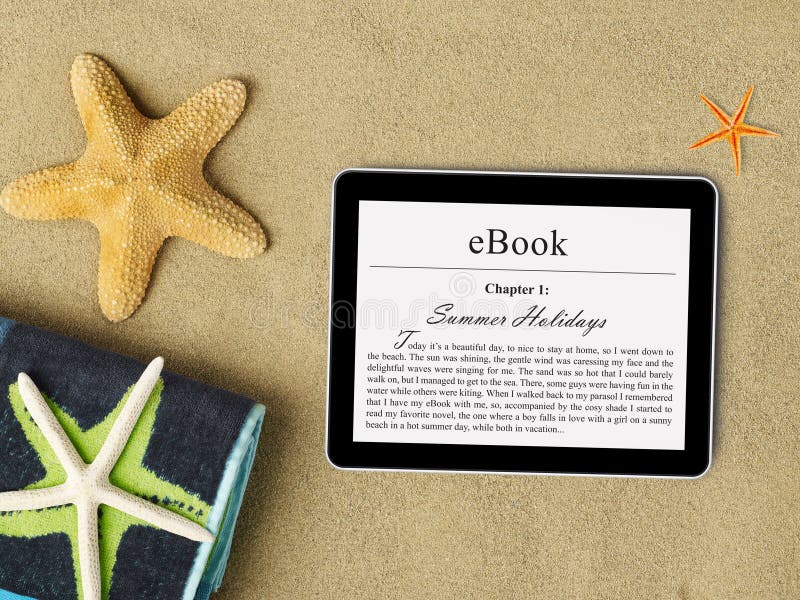 Tableta de EBook en la playa imágenes de archivo libres de regalías Tableta de EBook en la playa imágenes de archivo libres de regalías