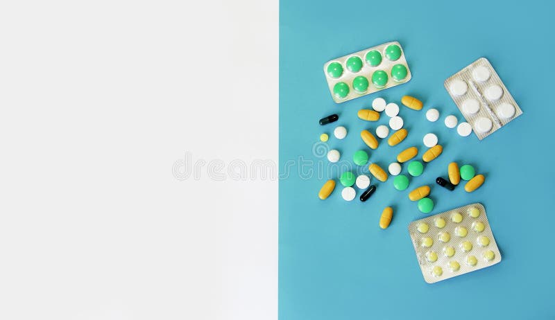 Tabletter och kapslar med flera färger