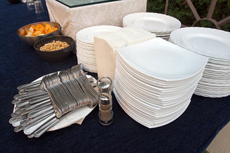 Tableware and plates