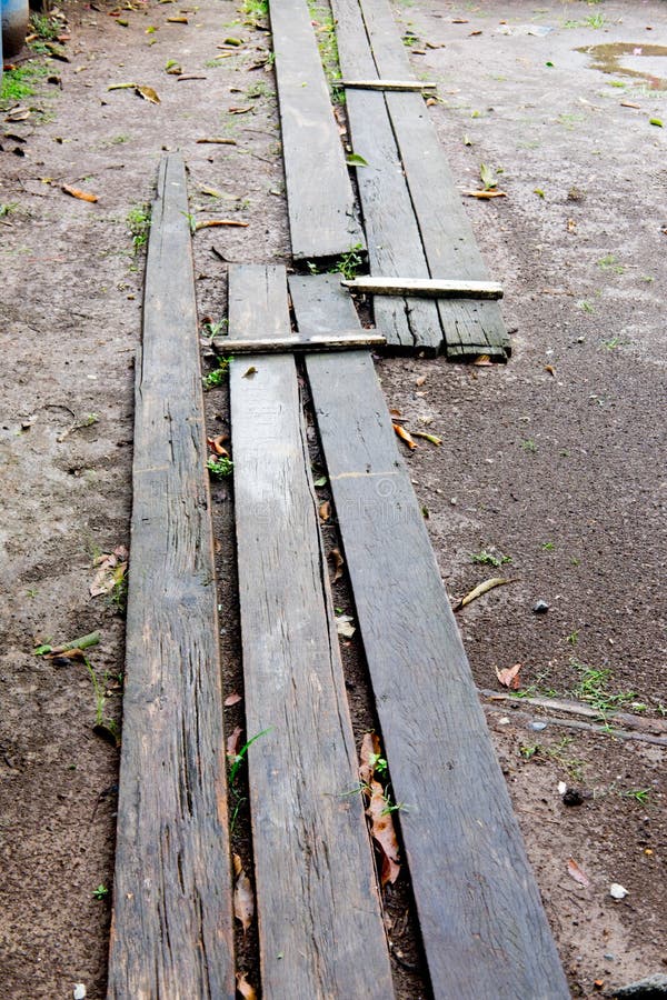 Tablones de madera largos imagen de archivo. Imagen de estructura