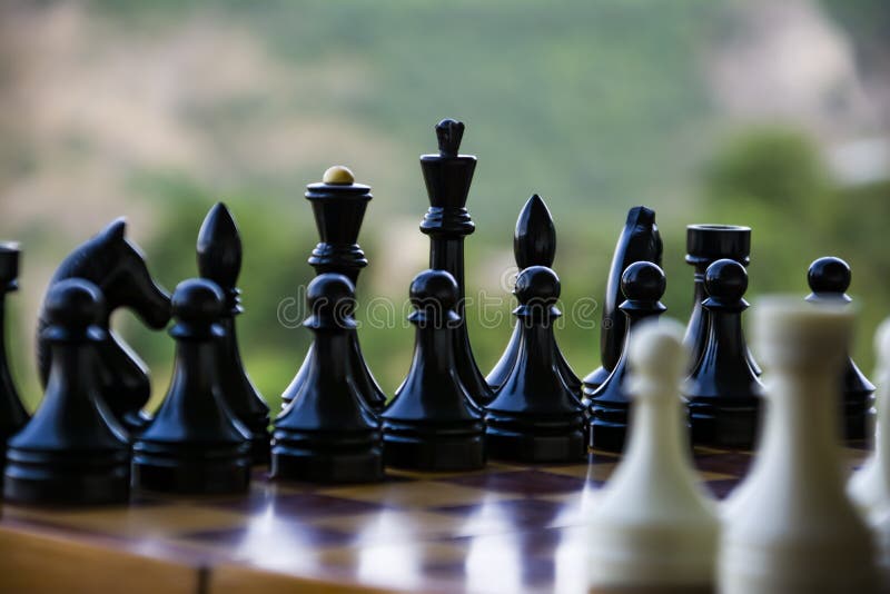 Checkmate é Um Jogo De Xadrez. Figuras De Xadrez. Posicionamento Das Peças  Na Placa Foto de Stock - Imagem de partes, derrota: 227998534