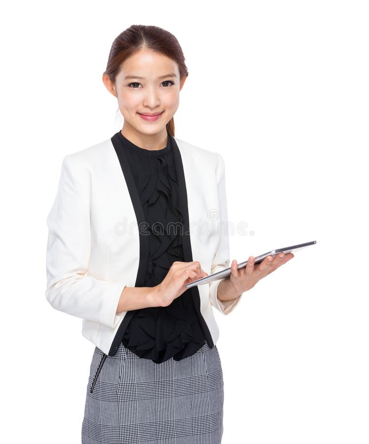 Tabuleta digital do uso da mulher de negócios imagem de stock royalty free Tabuleta digital do uso da mulher de negócios imagem de stock royalty free