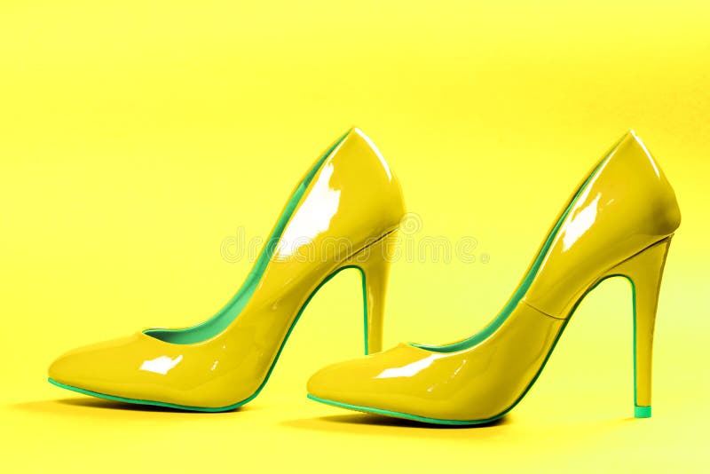 tacchi alti gialli