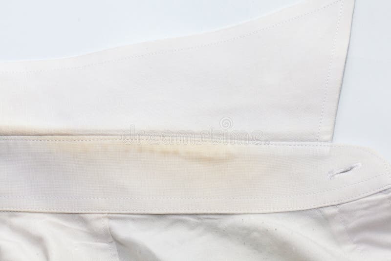 Tache de saleté de chemise sur le blanc images stock Tache de saleté de chemise sur le blanc images stock
