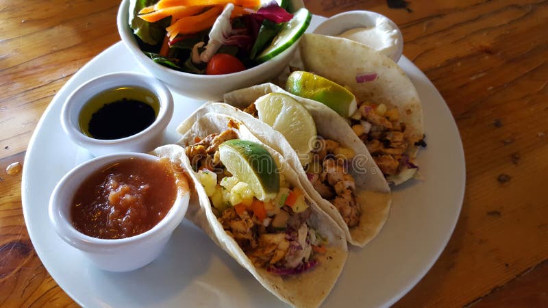 Tacos de poissons d'île image libre de droits Tacos de poissons d'île image libre de droits