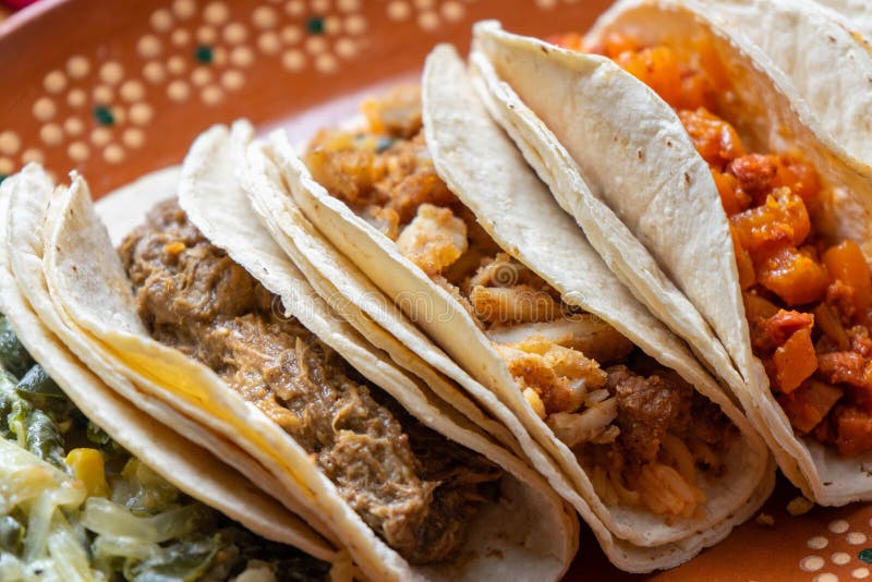 Apariencia Sueño Volver a llamar Tacos guisados mexicanos foto de stock. Imagem de gostoso - 173880896