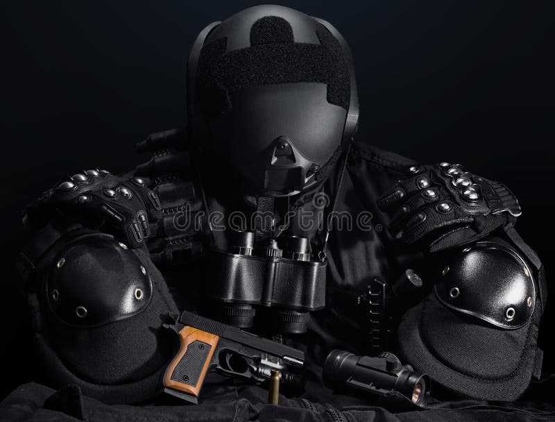 https://thumbs.dreamstime.com/b/tactical-gear-composition-black-military-gun-helmet-gloves-cartridge-belt-bandolier-gun-shell-knife-binocular-knee-protection-88466308.jpg