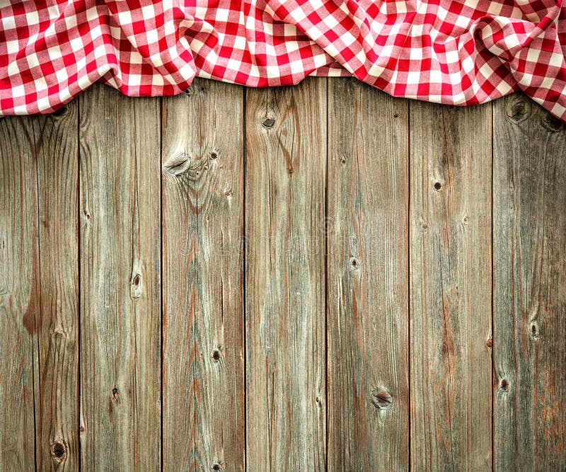 Tafelkleed op houten lijst stock afbeelding Tafelkleed op houten lijst stock afbeelding