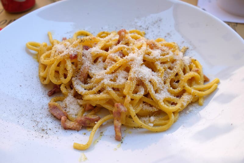 tagen bild för pasta för carbonaradaglampa arkivfoton tagen bild för pasta för carbonaradaglampa arkivfoton