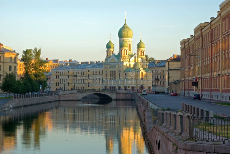 Tagesanbruch in St Petersburg lizenzfreies stockbild Tagesanbruch in St Petersburg lizenzfreies stockbild