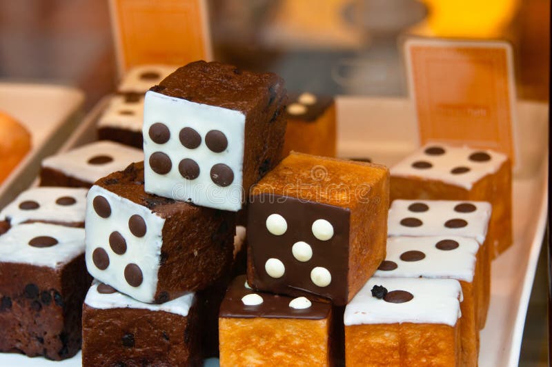 Tagli la confetteria a cubetti assomigliata a fotografie stock Tagli la confetteria a cubetti assomigliata a fotografie stock