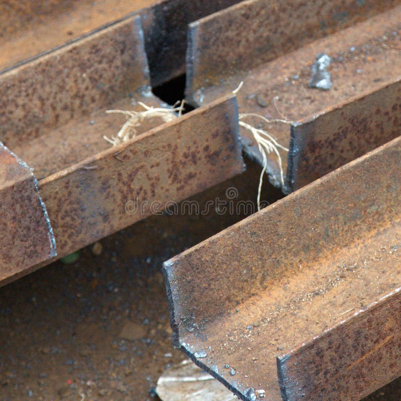 Tagli le travi di acciaio fotografia stock Tagli le travi di acciaio fotografia stock