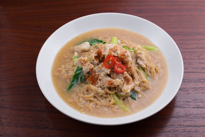 Tagliatella fritta con carne di maiale e la verdura ` Di Rad Na del ` del piatto della tagliatella di Tailandese-cinese immagine stock Tagliatella fritta con carne di maiale e la verdura ` Di Rad Na del ` del piatto della tagliatella di Tailandese-cinese immagine stock