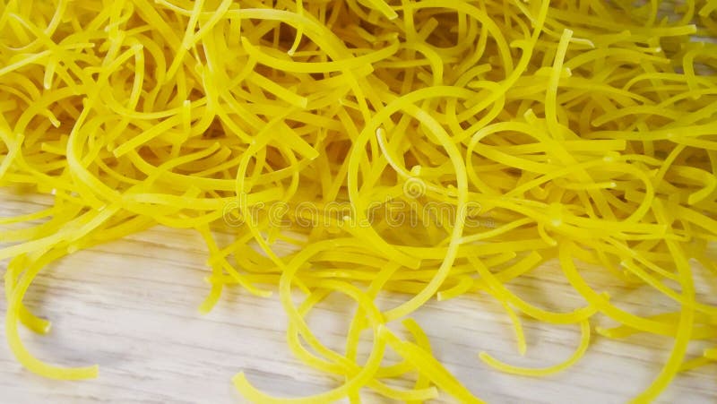 Tagliatelle casalinghe dell'uovo fotografia stock libera da diritti Tagliatelle casalinghe dell'uovo fotografia stock libera da diritti