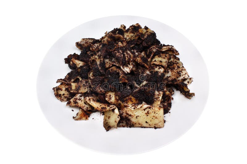Tagliatelle con i semi e l'uva passa di papavero immagini stock libere da diritti Tagliatelle con i semi e l'uva passa di papavero immagini stock libere da diritti