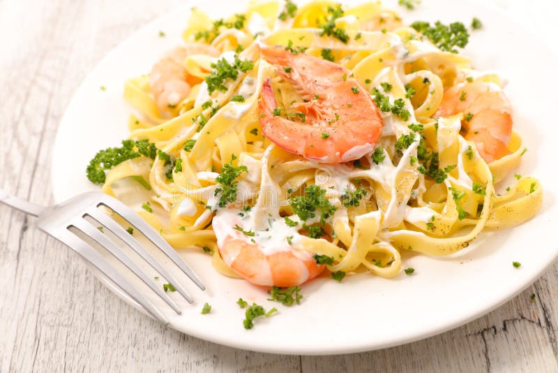 Tagliatelle med räka arkivbild Tagliatelle med räka arkivbild