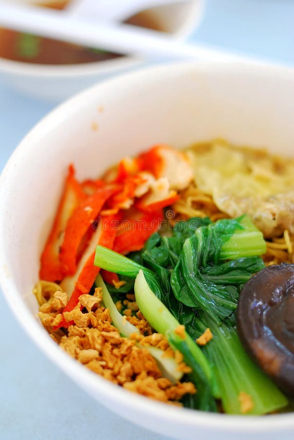 Tagliatelle vegetariane asiatiche del porco immagini stock libere da diritti Tagliatelle vegetariane asiatiche del porco immagini stock libere da diritti
