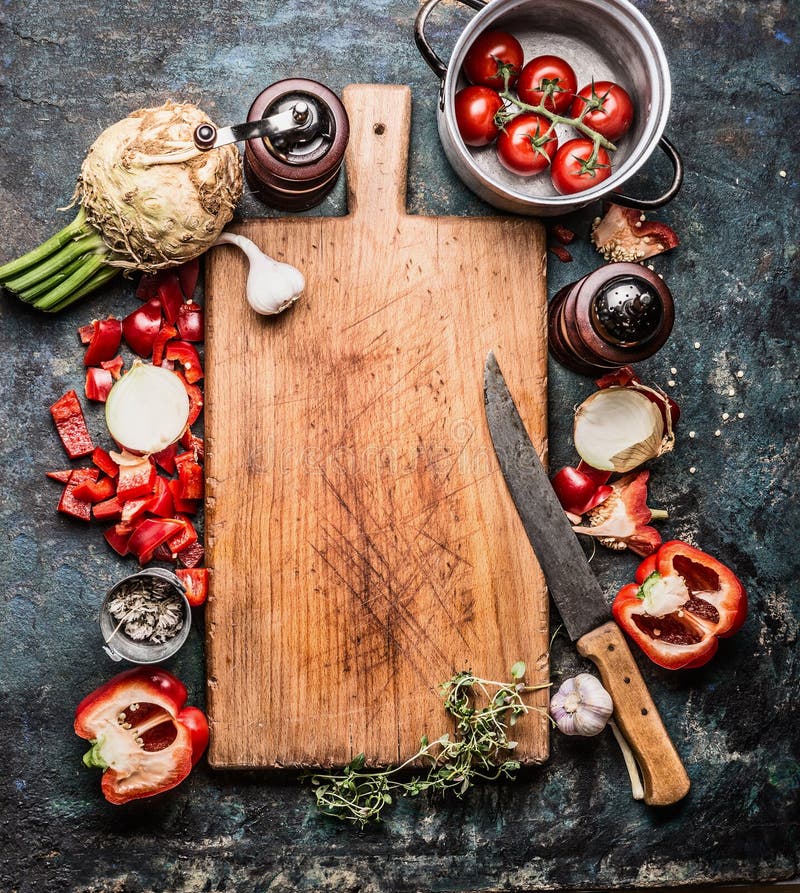 Tagliere Di Legno Con Le Verdure Ed Il Coltello Da Cucina Organici, Fondo  Sano Dell'alimento, Vista Superiore Immagine Stock - Immagine di tabella,  rurale: 83699263