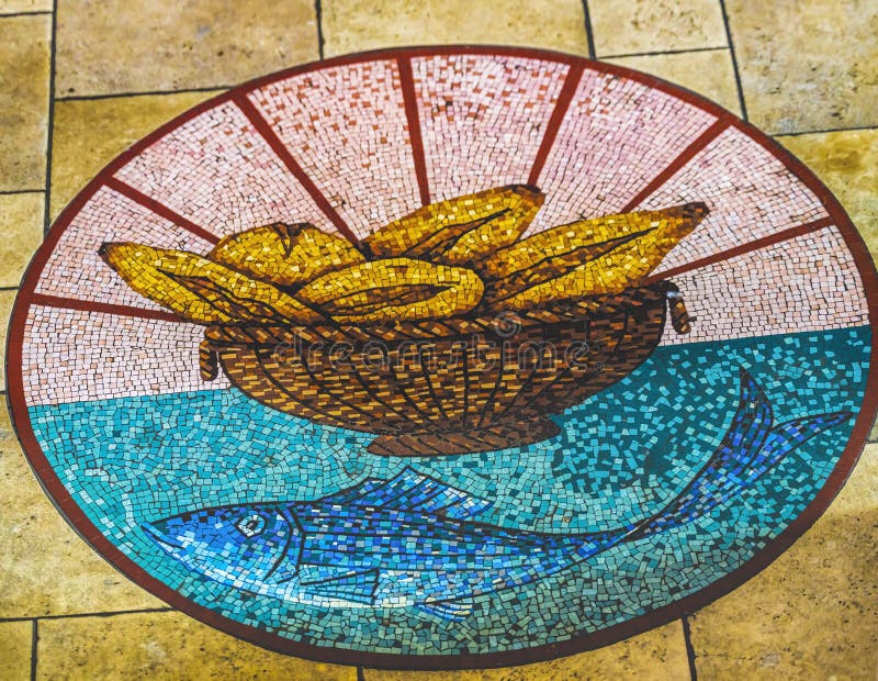 Tahiti colorée cathédrale notre-dame en mosaïque de poissons de pain