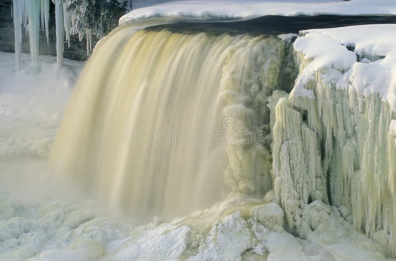 tahquamenonfaller övrevintern royaltyfri foto tahquamenonfaller övrevintern royaltyfri foto