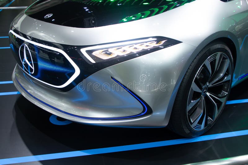 Tailandia - diciembre de 2018: Modelo el?ctrico del concepto de Mercedes Benz Eqa para el coche futuro en sal?n del autom?vil cie imagen de archivo libre de regalías Tailandia - diciembre de 2018: Modelo el?ctrico del concepto de Mercedes Benz Eqa para el coche futuro en sal?n del autom?vil cie imagen de archivo libre de regalías