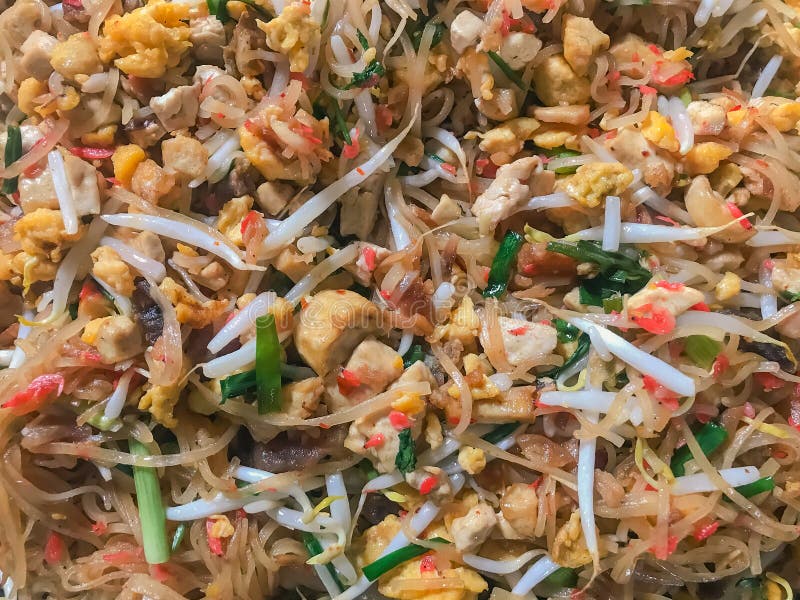 Tailandés del cojín en la cacerola El tailandés del cojín es la comida tailandesa asiática más preferida y más famosa de la calle imágenes de archivo libres de regalías Tailandés del cojín en la cacerola El tailandés del cojín es la comida tailandesa asiática más preferida y más famosa de la calle imágenes de archivo libres de regalías