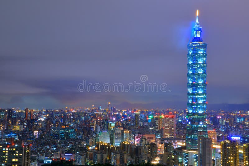 Taipei 101 i miasto w nocy obraz stock Taipei 101 i miasto w nocy obraz stock