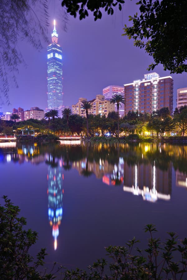 Taipei 101 przy nocą fotografia stock Taipei 101 przy nocą fotografia stock