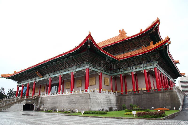 Taipei, Taiwan - 12 ottobre 2018: Il teatro nazionale e il Nati fotografia stock libera da diritti Taipei, Taiwan - 12 ottobre 2018: Il teatro nazionale e il Nati fotografia stock libera da diritti