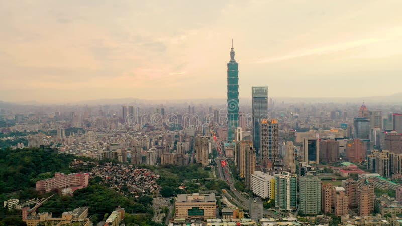 Taiwán china 7 de enero de 2025 : impresionante vista de la ciudad de taipei mostrando taipei 101 y sus alrededores metrajes