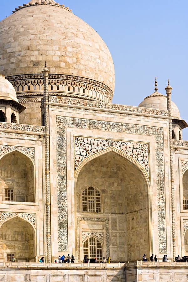 People Visit Taj Mahal in India Editorial Photo - Image of dome, hinduism:  160653721