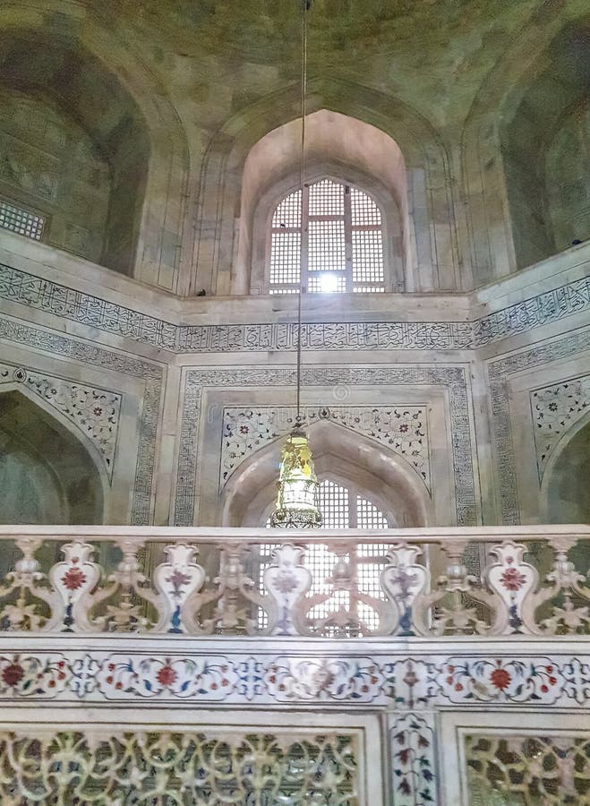 People Visit the Inside of the Mausoleum Taj Maha Editorial Stock Image -  Image of site, indian: 86436444