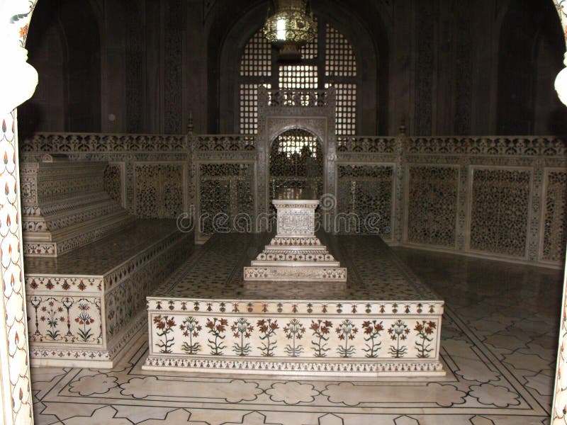 People Visit the Inside of the Mausoleum Taj Maha Editorial Stock Image -  Image of site, indian: 86436444