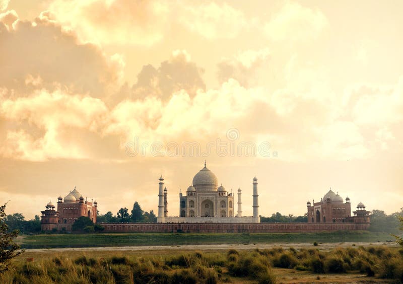 Taj Mahal-mausoleum achtermening van Mehtab Bagh royalty-vrije stock fotografie Taj Mahal-mausoleum achtermening van Mehtab Bagh royalty-vrije stock fotografie
