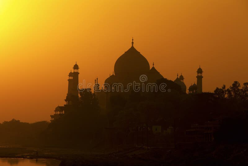 Taj Mahal no por do sol. imagens de stock royalty free Taj Mahal no por do sol. imagens de stock royalty free