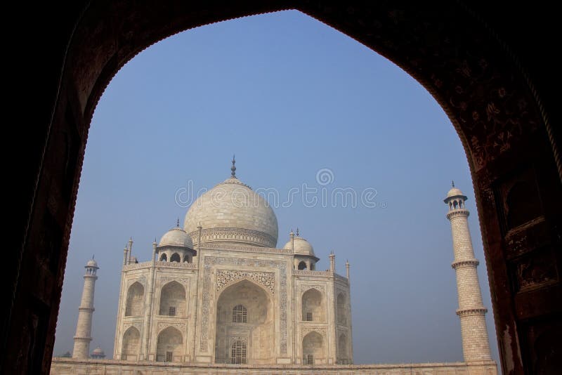 Taj Mahal obramiający z łukiem jawab, Agra, Uttar Pradesh, Wewnątrz