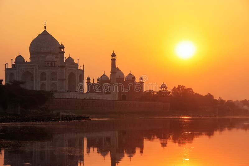 Taj Mahal reflected in Yamuna river at sunset in Agra, India royalty free stock image Taj Mahal reflected in Yamuna river at sunset in Agra, India royalty free stock image
