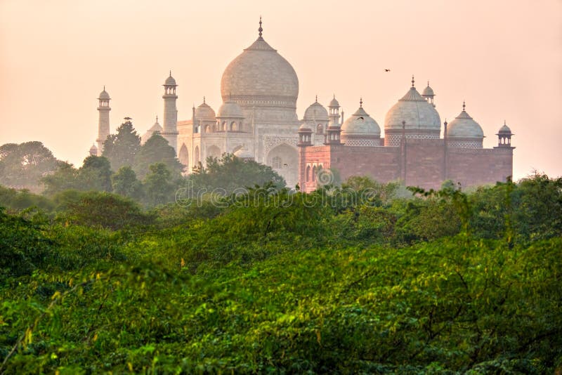 Taj Mahal at sunset, Agra, Uttar Pradesh, India.