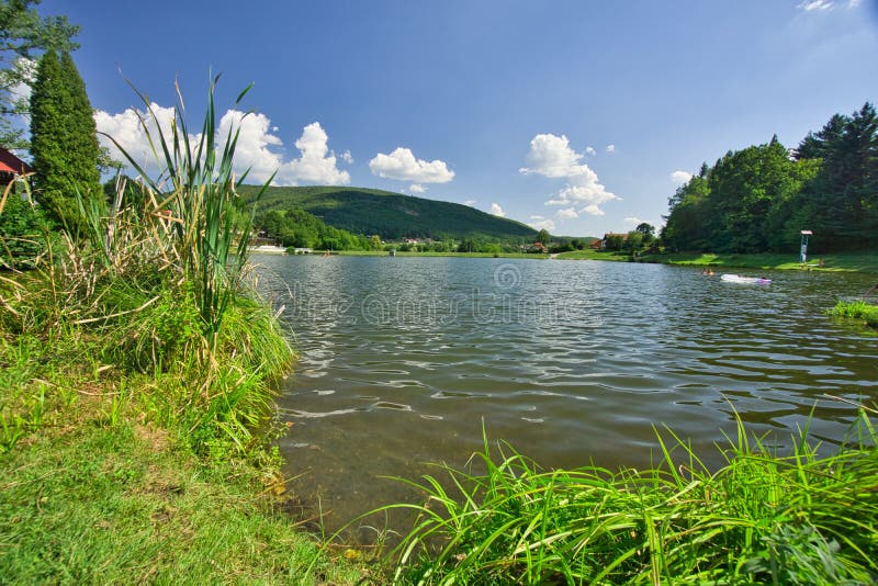 Jezero Tajch Nová Baňa v létě